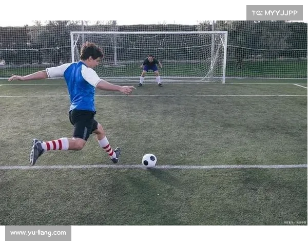 提升射门技巧三大方法 让莱万多夫斯基式的精准与力量成为你的杀手锏